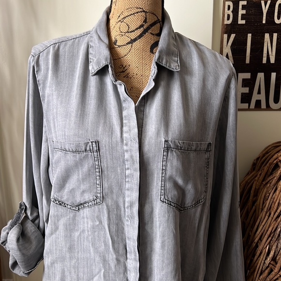 Velvet Heart Gray Convertible Sleeve Long Sleeve Hi Low Blouse - Picture 2 of 9